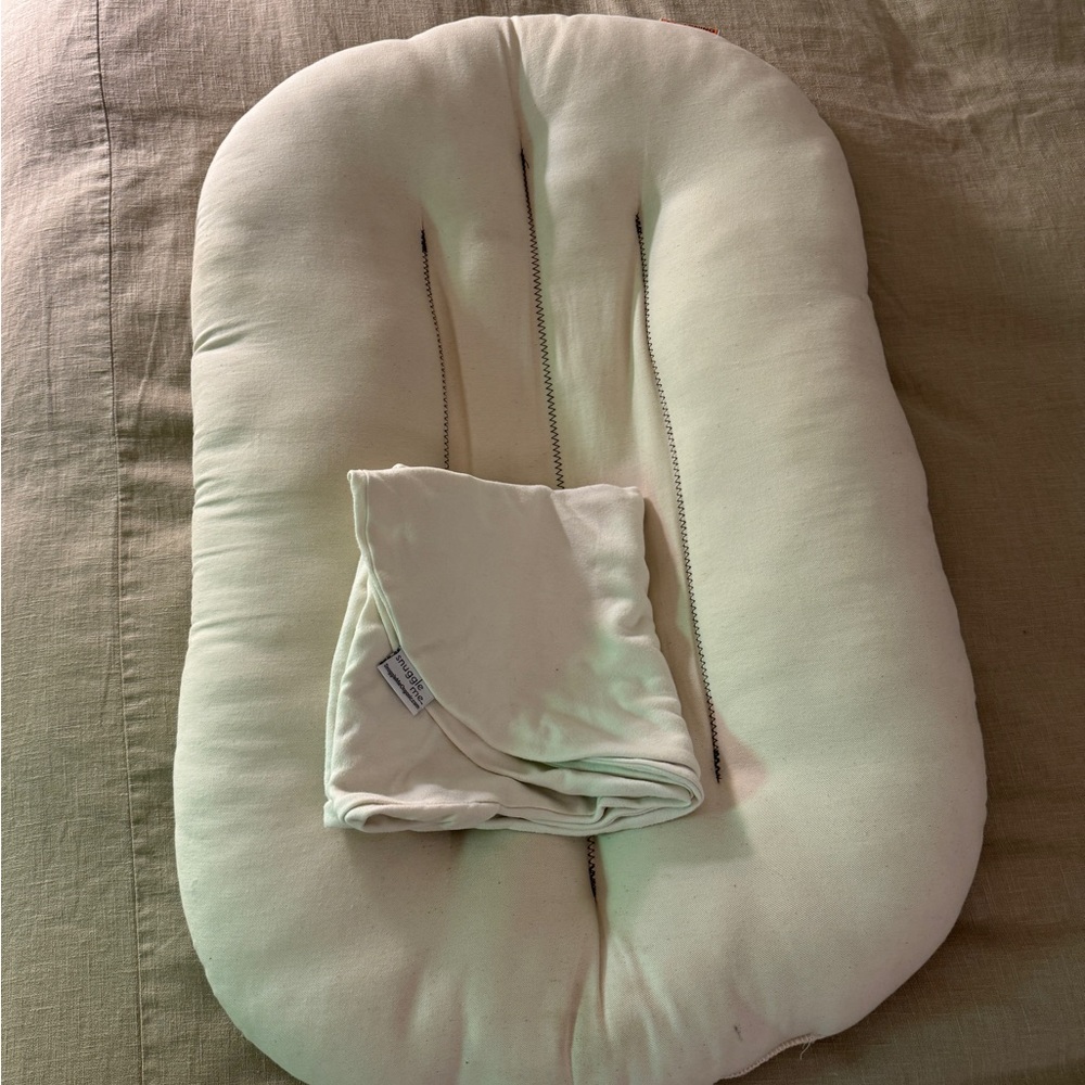 Snuggle me Organic infant lounger with ivory organic cover